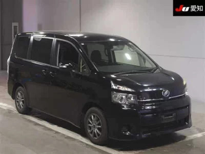 Toyota VOXY  с аукциона в Японии