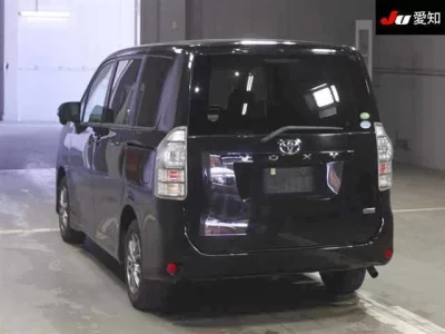 Toyota VOXY  с аукциона в Японии