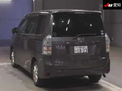 Toyota VOXY  с аукциона в Японии