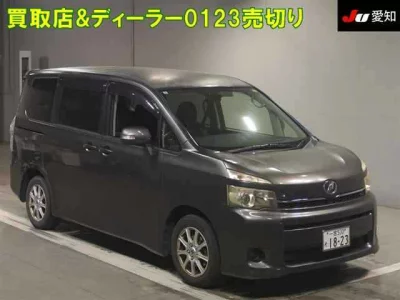 Toyota VOXY  с аукциона в Японии