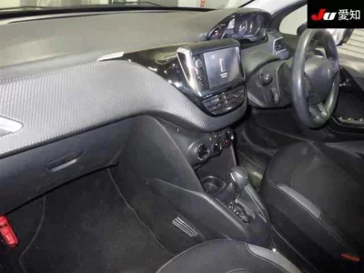 Peugeot 208  с аукциона в Японии