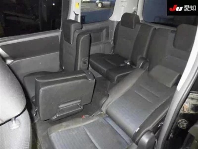 Toyota VOXY  с аукциона в Японии