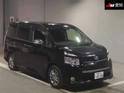 Toyota VOXY  с аукциона в Японии