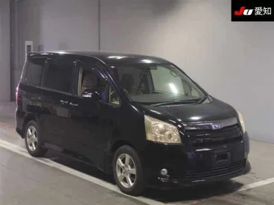 Toyota NOAH  с аукциона в Японии