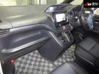 Toyota NOAH лот № 4206 оценка 3.5  с аукциона в Японии 2