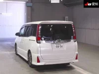 Toyota NOAH лот № 4206 оценка 3.5  с аукциона в Японии 1