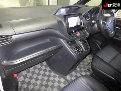 Toyota NOAH  с аукциона в Японии