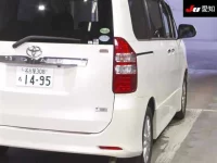 Toyota NOAH лот № 4238 оценка 3.5  с аукциона в Японии 7