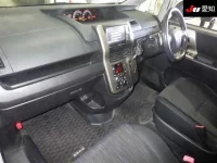 Toyota NOAH лот № 4238 оценка 3.5  с аукциона в Японии 2