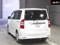 Toyota NOAH лот № 4238 оценка 3.5  с аукциона в Японии 1