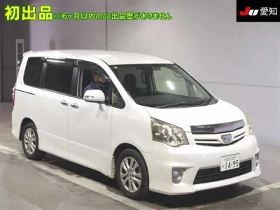 Toyota NOAH  с аукциона в Японии