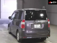 Toyota NOAH лот № 223 оценка 3.5  с аукциона в Японии 1