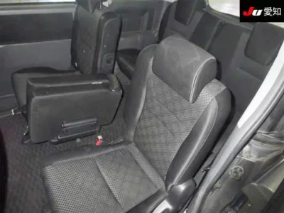 Toyota NOAH  с аукциона в Японии