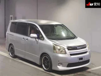 Toyota NOAH  с аукциона в Японии