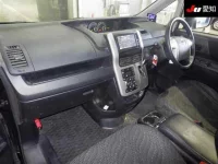 Toyota VOXY лот № 1064 оценка R  с аукциона в Японии 2