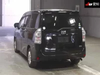 Toyota VOXY лот № 1064 оценка R  с аукциона в Японии 1