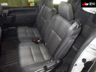 Toyota VOXY  с аукциона в Японии