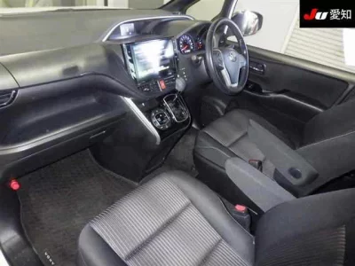 Toyota VOXY  с аукциона в Японии