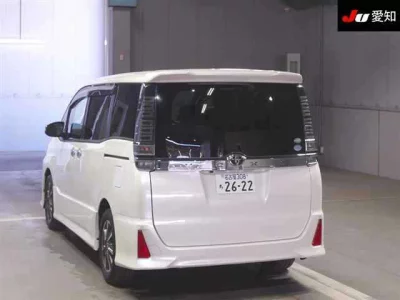 Toyota VOXY  с аукциона в Японии