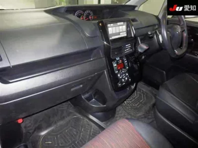 Toyota VOXY  с аукциона в Японии