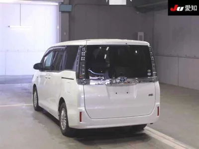 Toyota VOXY  с аукциона в Японии