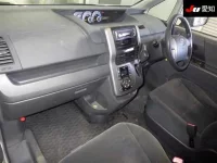 Toyota VOXY лот № 30629 оценка 3.5  с аукциона в Японии 2