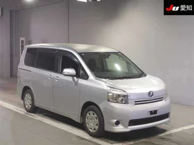 Toyota VOXY  с аукциона в Японии
