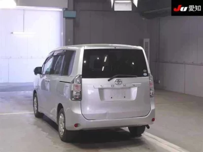 Toyota VOXY  с аукциона в Японии