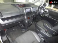 Toyota VOXY лот № 30633 оценка R  с аукциона в Японии 2