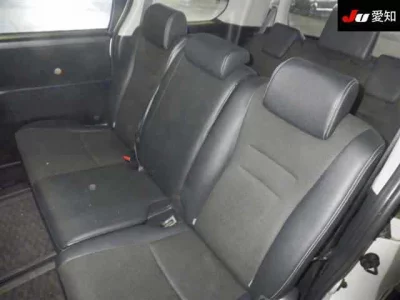 Toyota VOXY  с аукциона в Японии