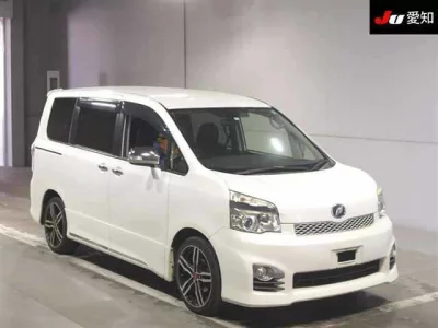 Toyota VOXY  с аукциона в Японии