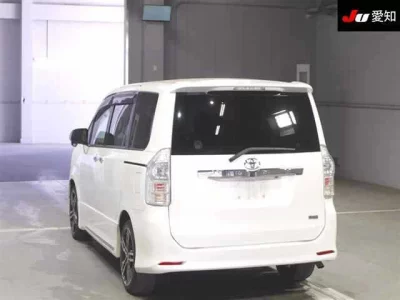Toyota VOXY  с аукциона в Японии