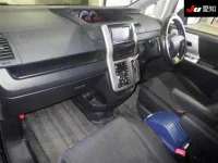 Toyota VOXY лот № 30640 оценка 3.5  с аукциона в Японии 2