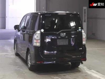 Toyota VOXY  с аукциона в Японии