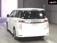 Nissan ELGRAND лот № 30420 оценка 3.5  с аукциона в Японии 1