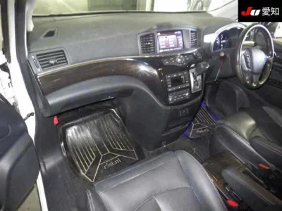 Nissan ELGRAND  с аукциона в Японии