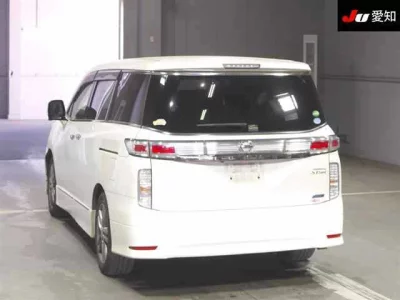 Nissan ELGRAND  с аукциона в Японии