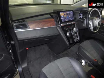 Mitsubishi DELICA D5