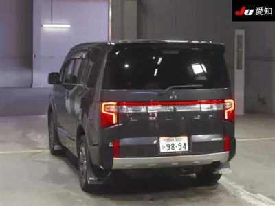 Mitsubishi DELICA D5