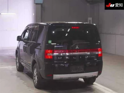 Mitsubishi DELICA D5