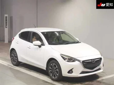 Mazda DEMIO  с аукциона в Японии