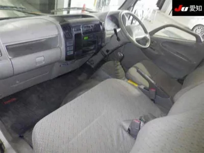 Toyota DYNA  с аукциона в Японии