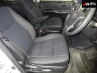 Toyota VOXY лот № 30741 оценка 3.5  с аукциона в Японии 5