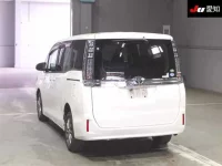 Toyota VOXY лот № 30741 оценка 3.5  с аукциона в Японии 1