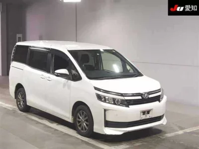 Toyota VOXY  с аукциона в Японии