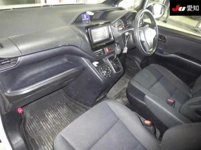 Toyota VOXY  с аукциона в Японии