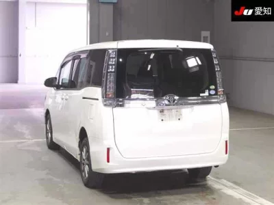 Toyota VOXY  с аукциона в Японии