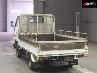 Toyota DYNA  с аукциона в Японии