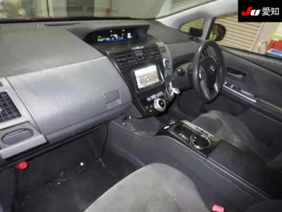 Toyota PRIUS ALPHA  с аукциона в Японии