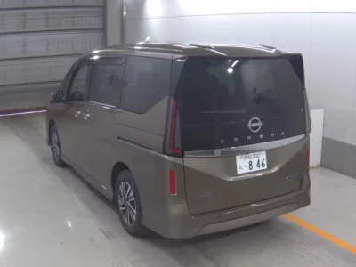 Nissan SERENA  с аукциона в Японии